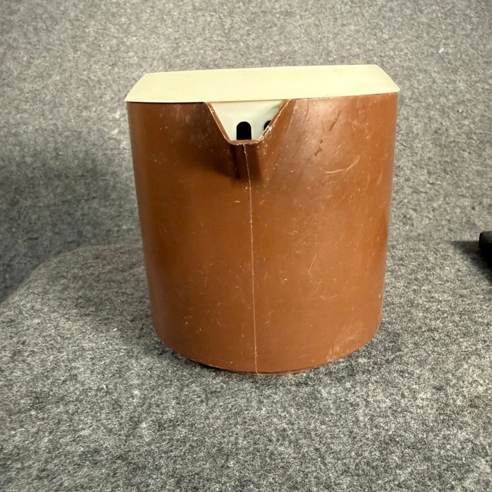 Vintage Rubbermaid Brown Pitcher 1.5‎ Quart 1420ml with Lid 2745 Retro Kitchen